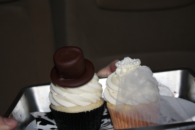 Groom and Bride Cupcake