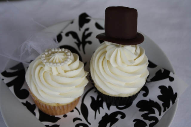 Bride and Groom Cupcake